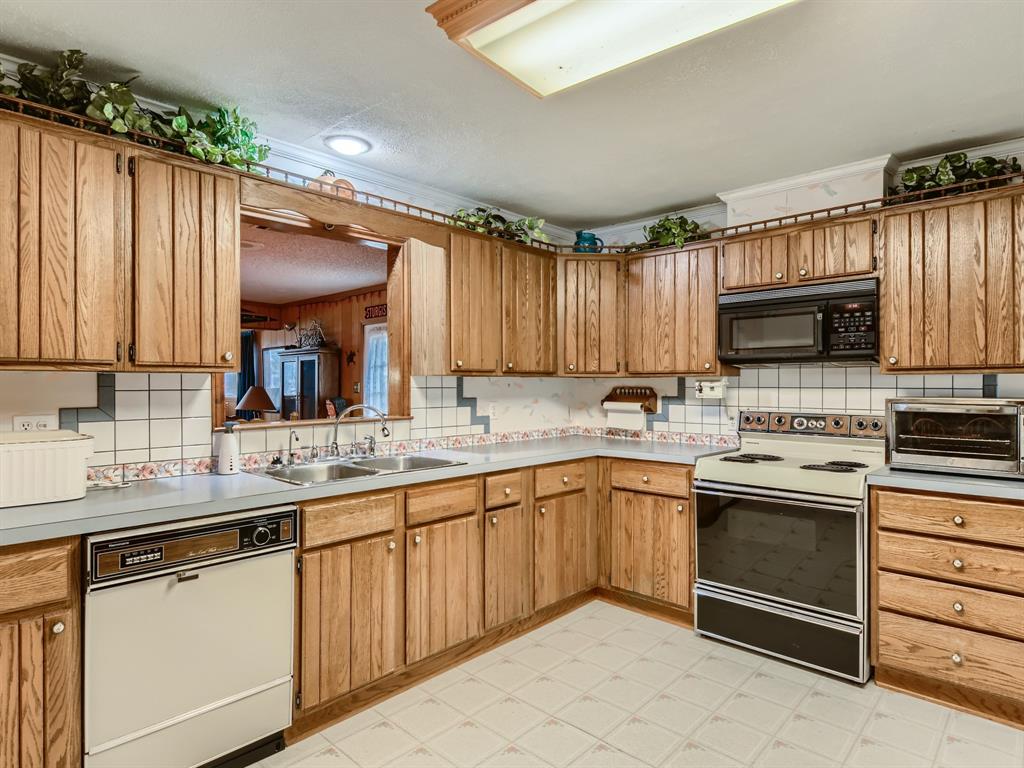 4260 Lasater Road Property Photo 10