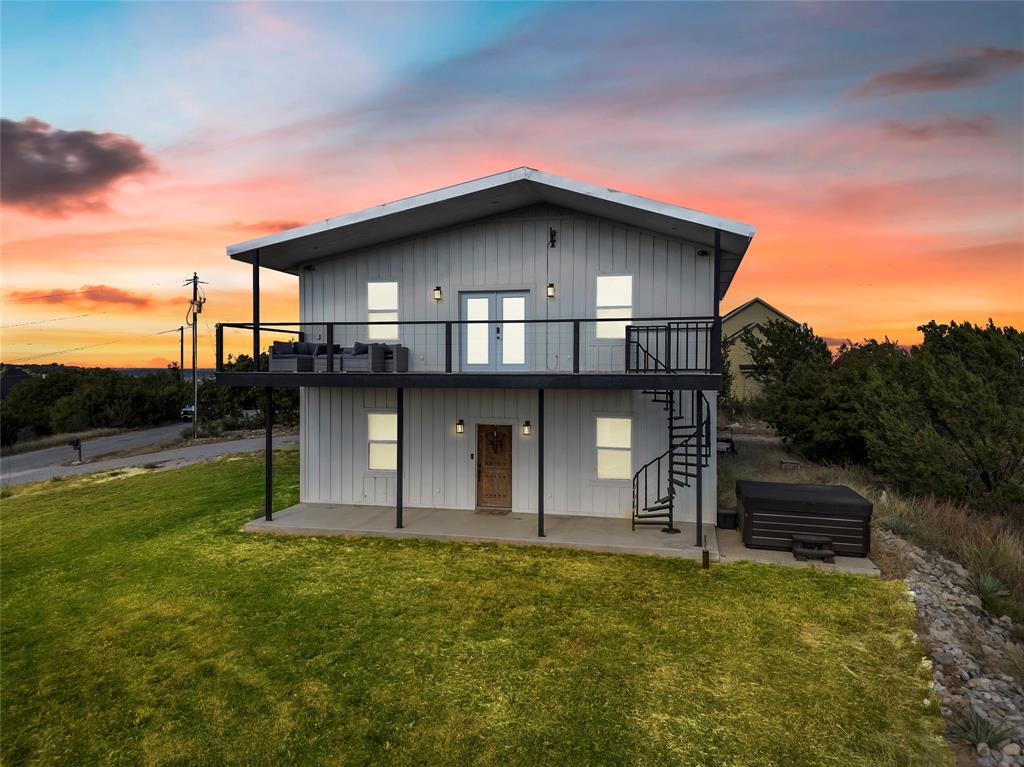 200 Peninsula Property Photo