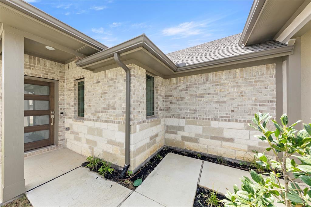 1621 Meadow Crest Drive Property Photo 3
