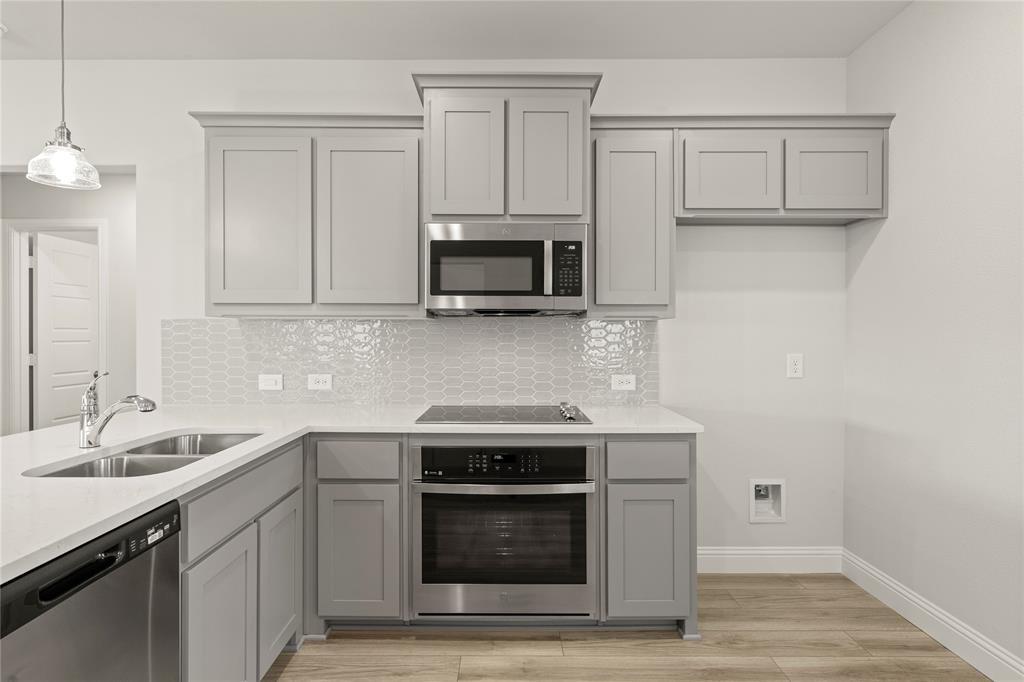 1621 Meadow Crest Drive Property Photo 7
