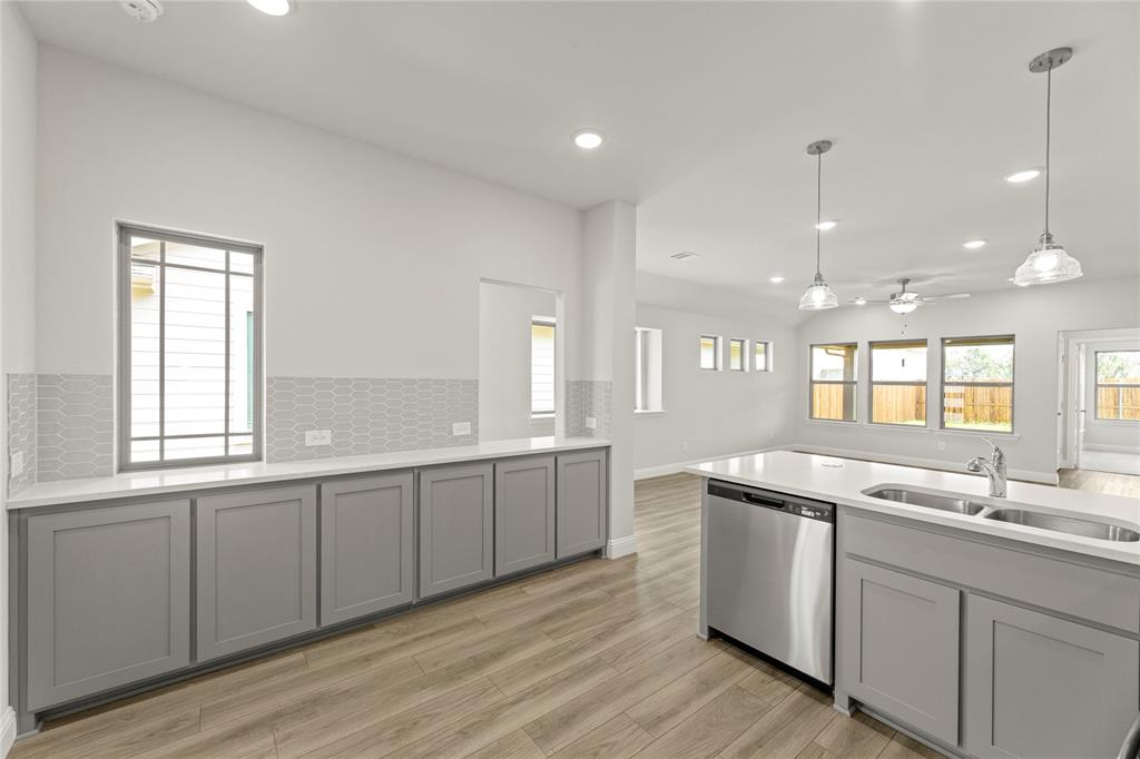 1621 Meadow Crest Drive Property Photo 8