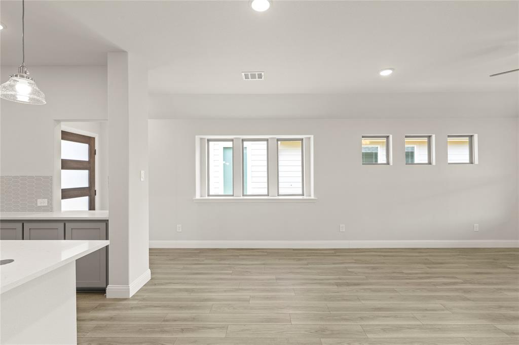 1621 Meadow Crest Drive Property Photo 9
