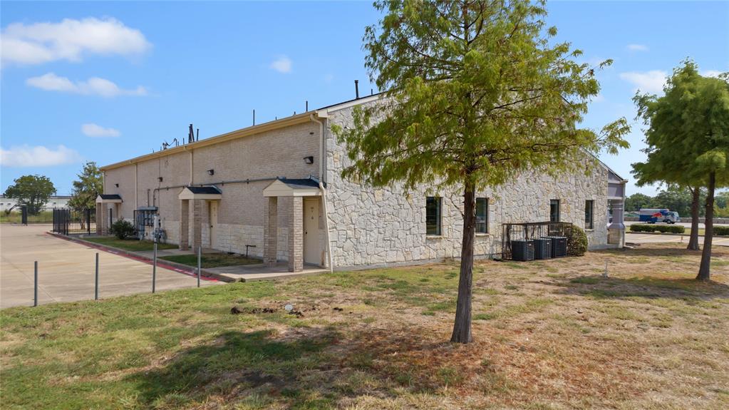 3605 Interstate 30 Property Photo 5