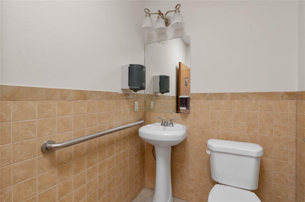3605 Interstate 30 Property Photo 10