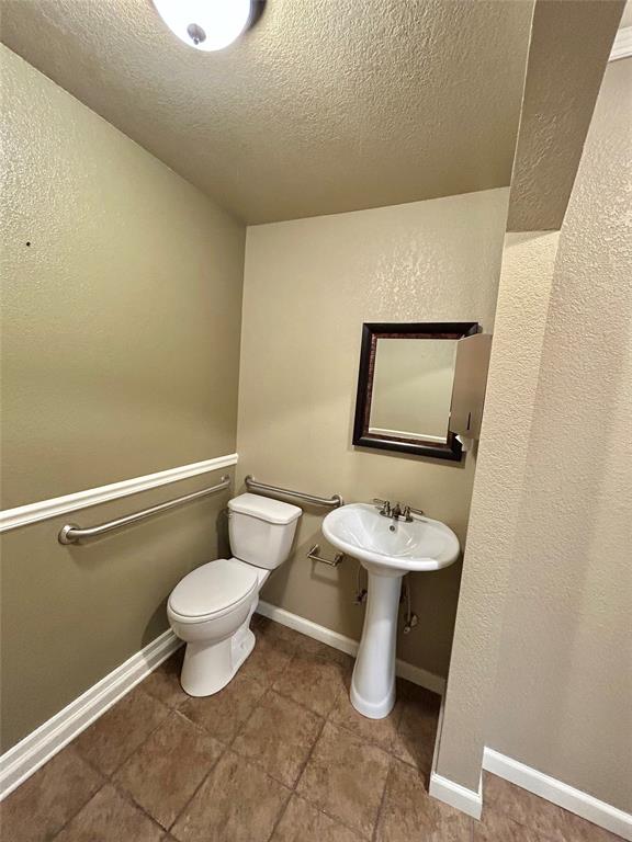 214 E California Street B Property Photo 12