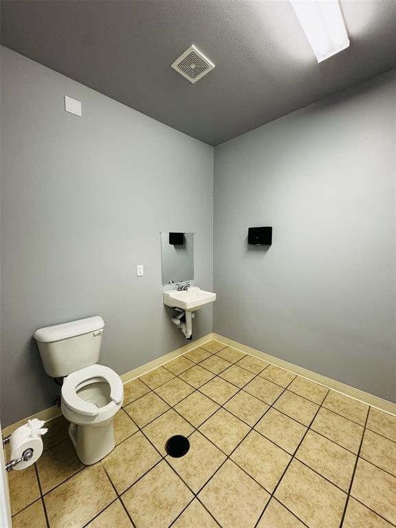9238 Linwood Avenue 300 Property Photo 9