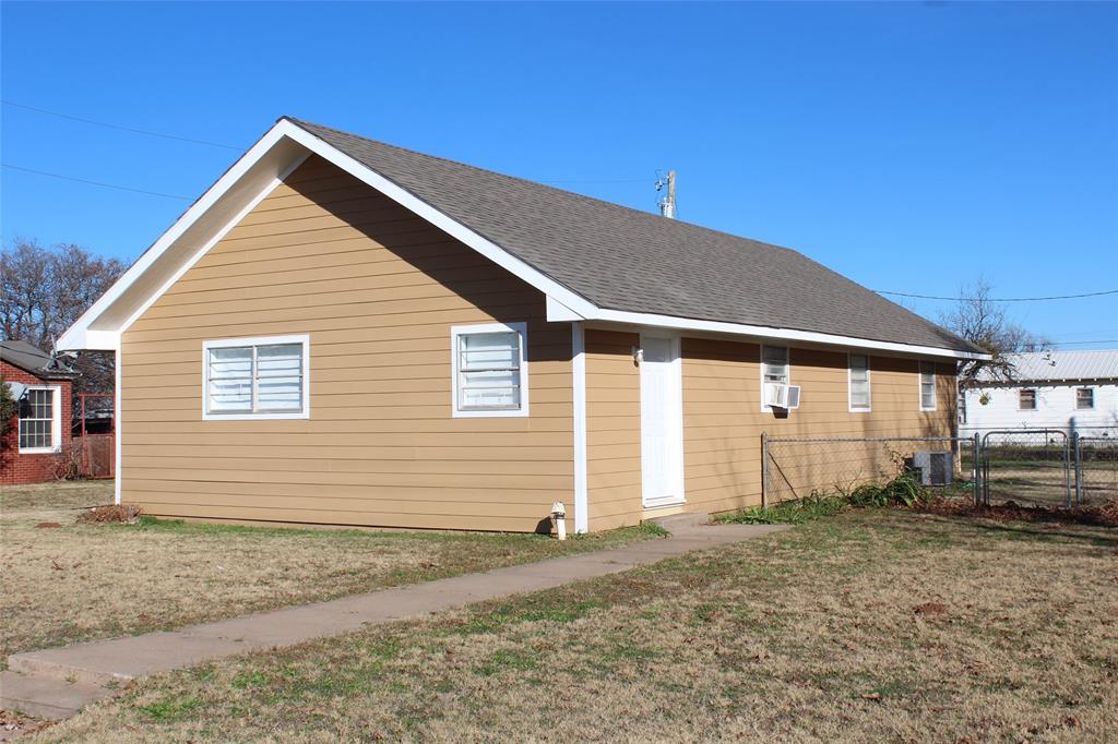 950 N Munday Avenue Property Photo 1