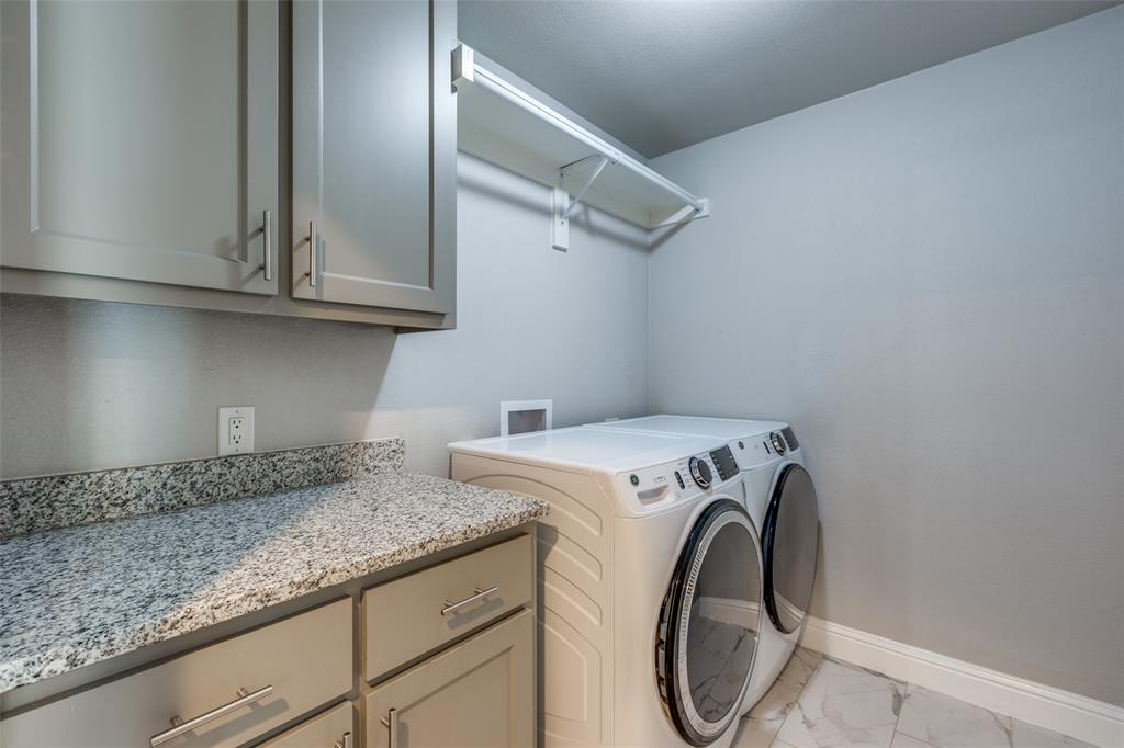 1711 Oak Street Property Photo