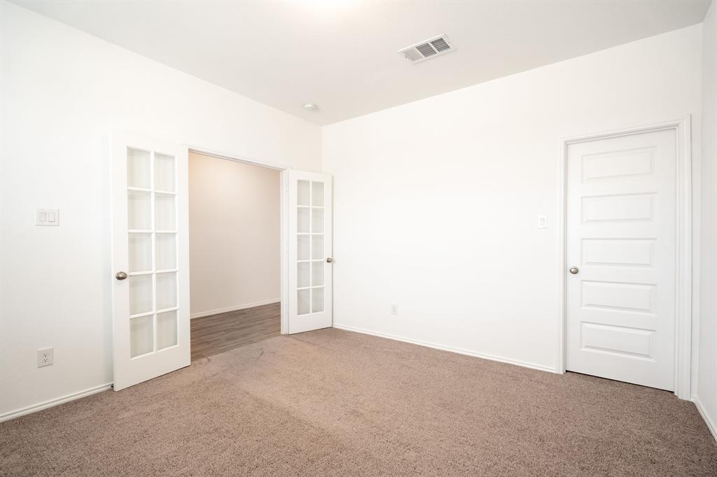 5635 Huffines Boulevard Property Photo 10