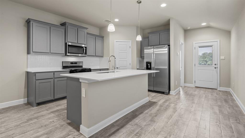 606 Capstone Circle Property Photo 2