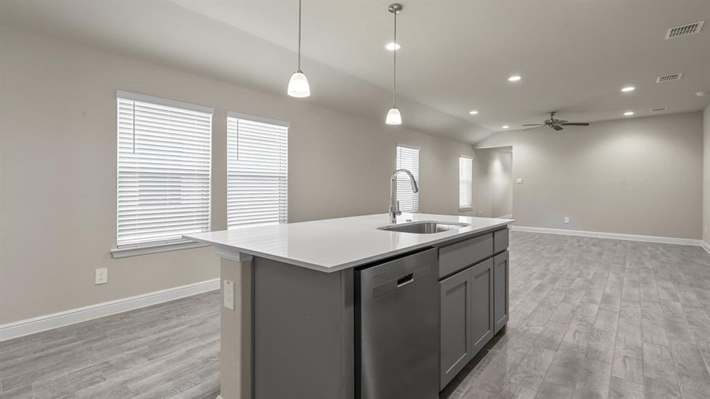 606 Capstone Circle Property Photo 4