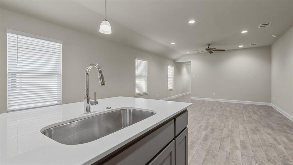 606 Capstone Circle Property Photo 6