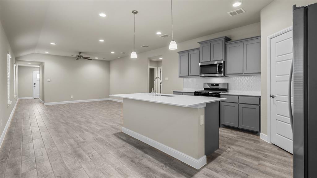 618 Capstone Circle Property Photo 5