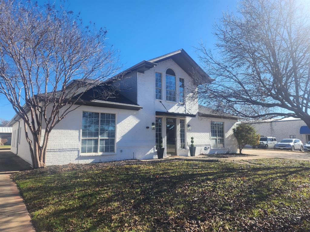 2315 Michigan Court Property Photo 1