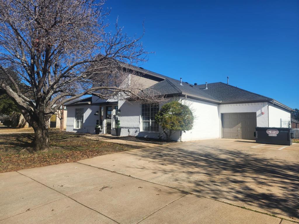 2315 Michigan Court Property Photo 2