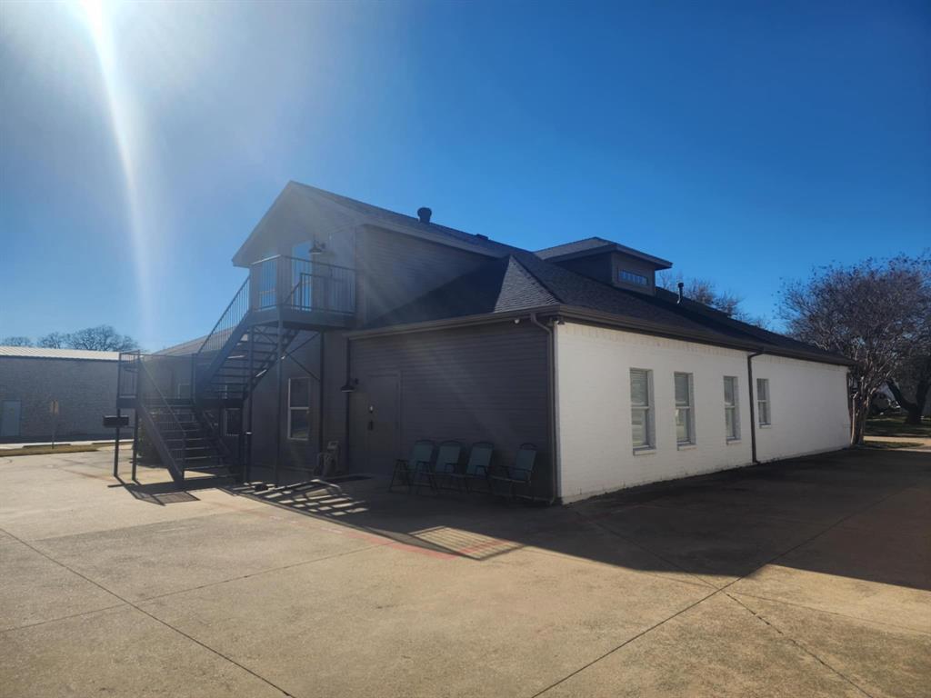 2315 Michigan Court Property Photo 3