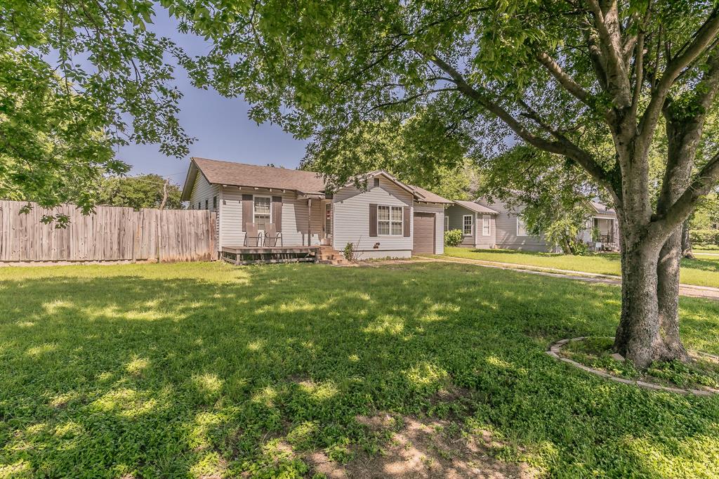 1927 Yale Street Property Photo 1
