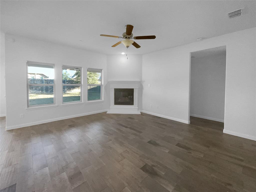1314 Crescent View Drive Property Photo 3