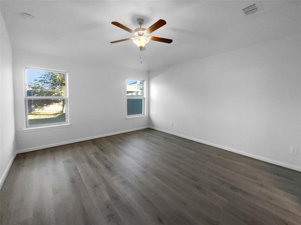 1314 Crescent View Drive Property Photo 5