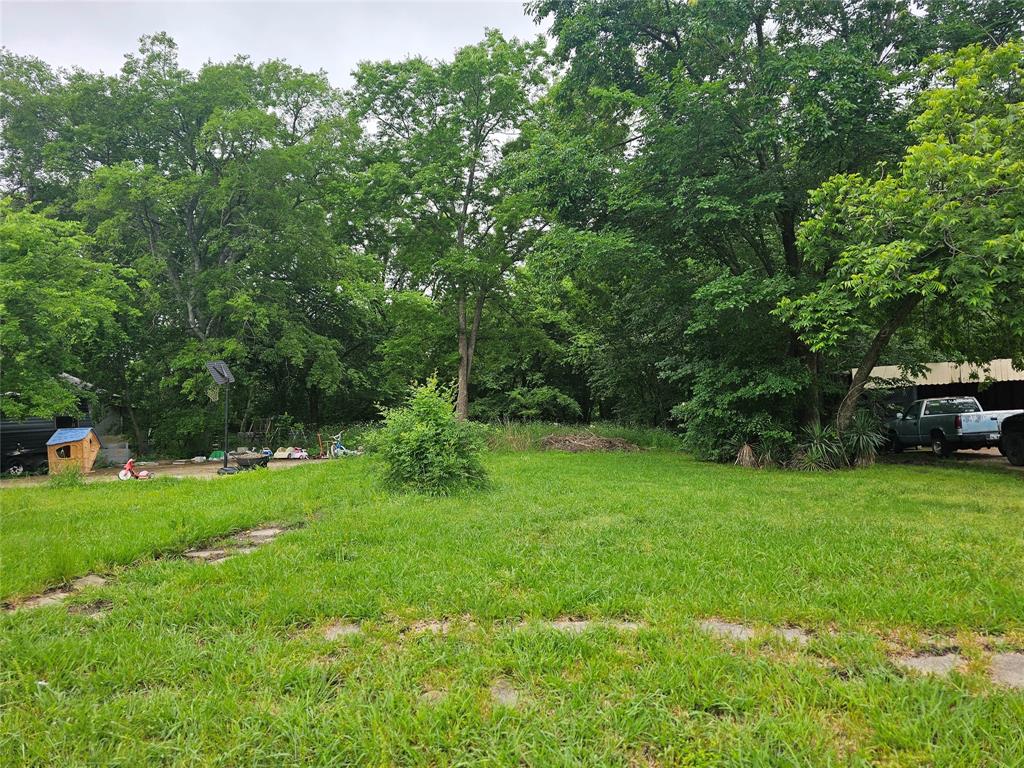 1050 1st Street Property Photo 3