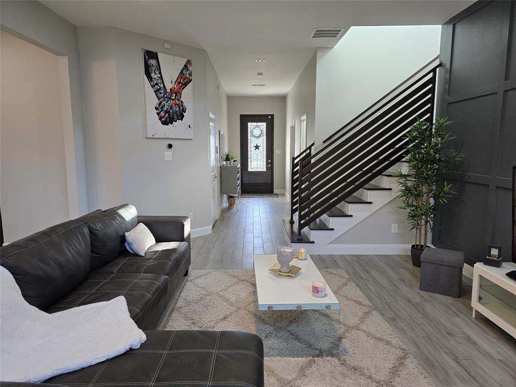 2831 Curvilinear Court Property Photo 1
