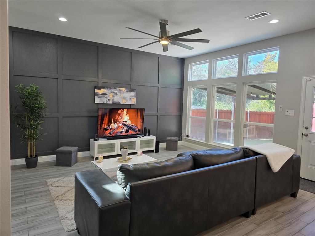 2831 Curvilinear Court Property Photo 2