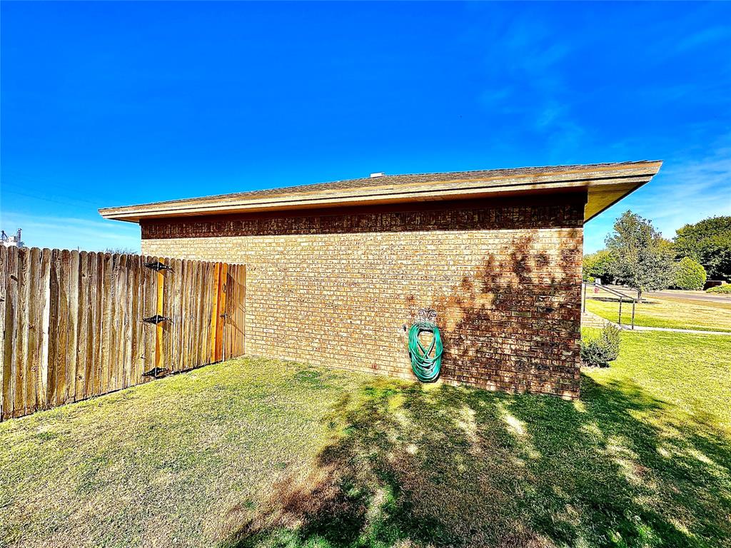 1010 S 4th Street Property Photo 2