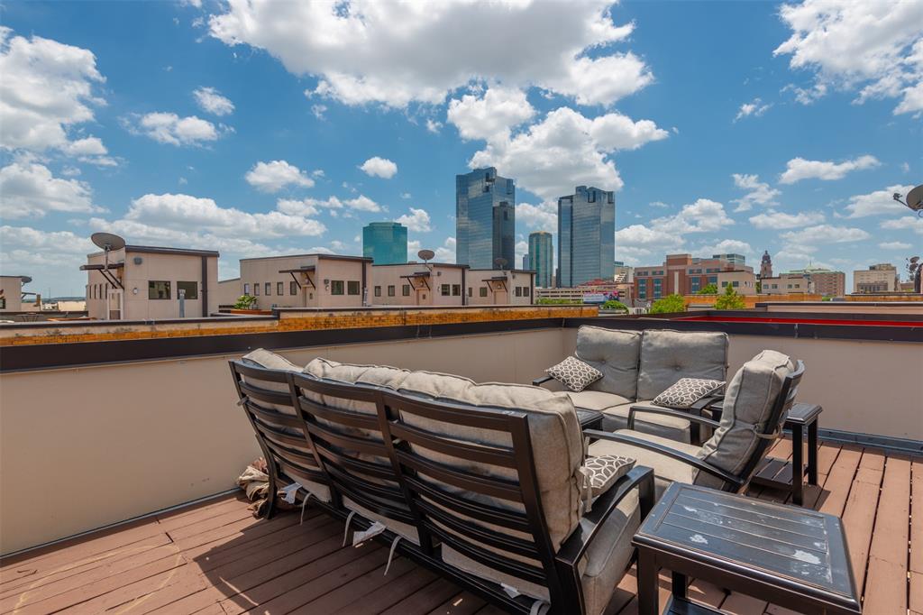 716 E Bluff Street Property Photo
