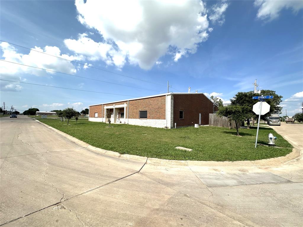 211 Regency Drive Property Photo 13