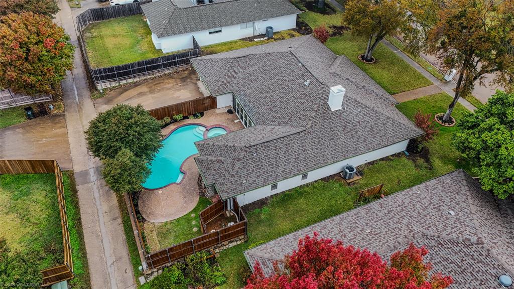 1812 Lake Hill Lane Property Photo 3