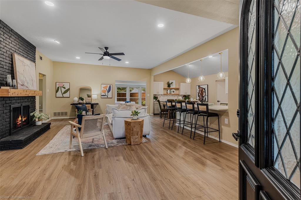 1812 Lake Hill Lane Property Photo 4