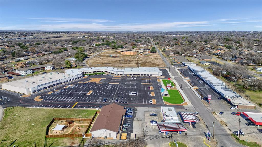 215 / 220 Sunset Boulevard Property Photo 2