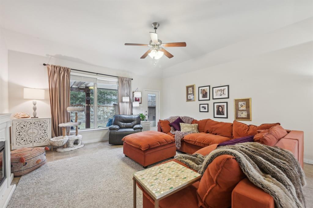 808 Spring Falls Drive Property Photo 11