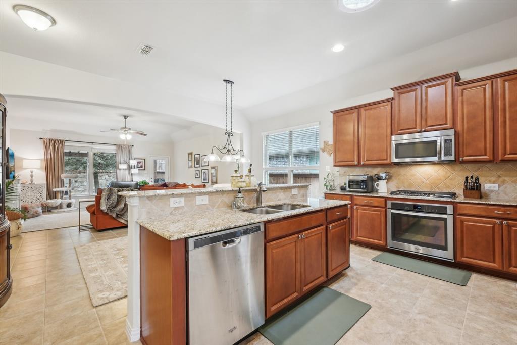 808 Spring Falls Drive Property Photo 15