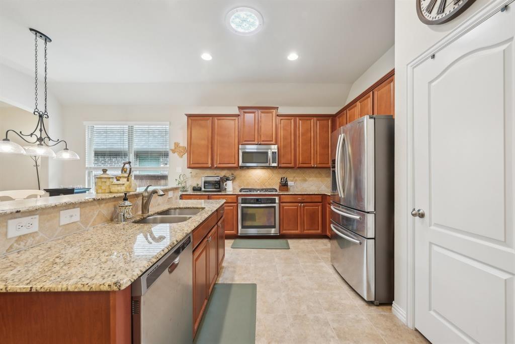 808 Spring Falls Drive Property Photo 16