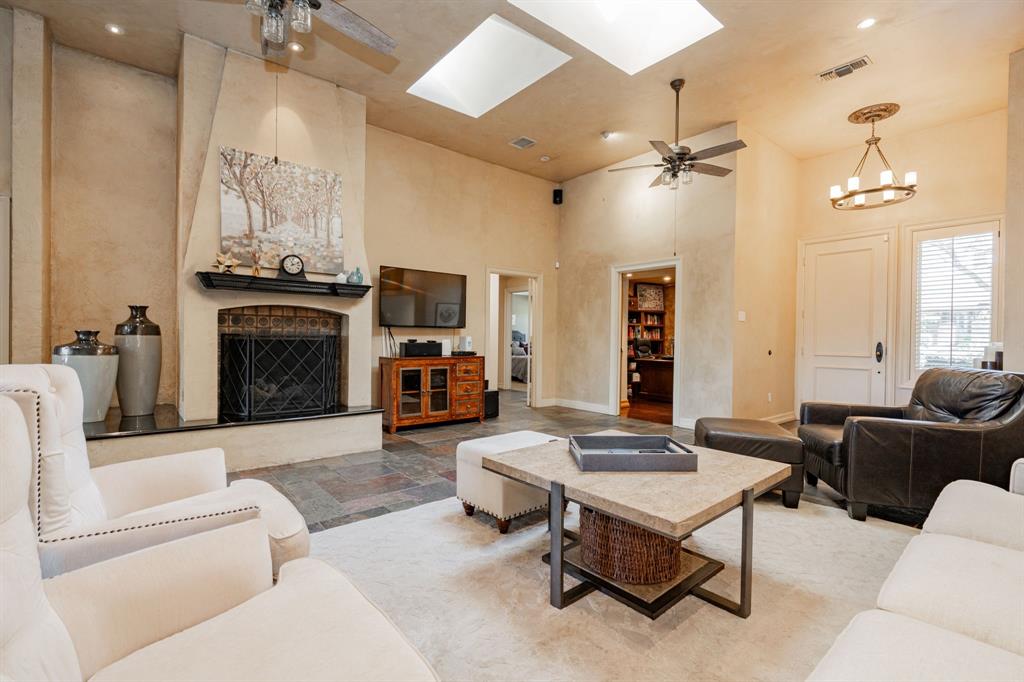 10027 Silvertree Drive Property Photo 1