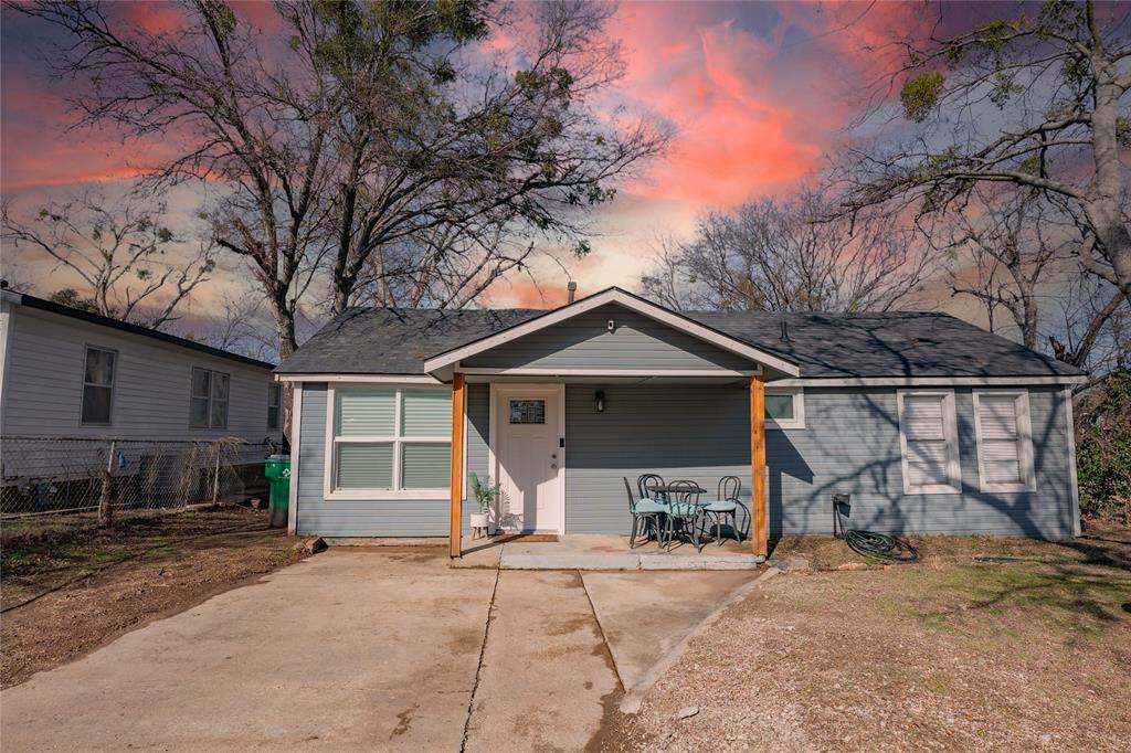 5152 Buchanan Street Property Photo