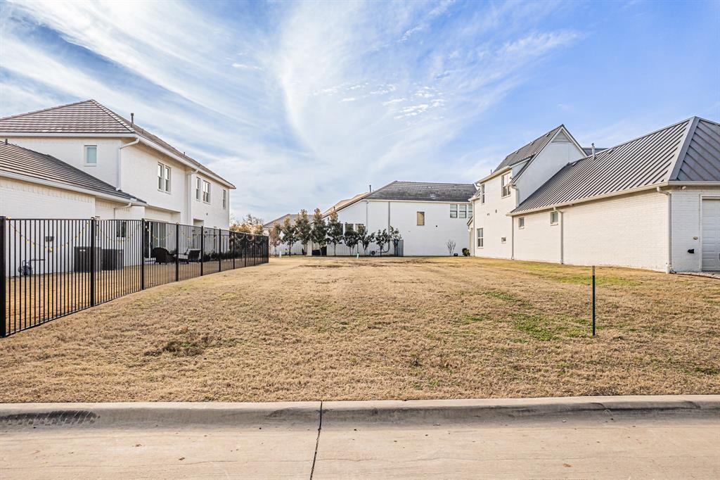 305 Magnolia Lane