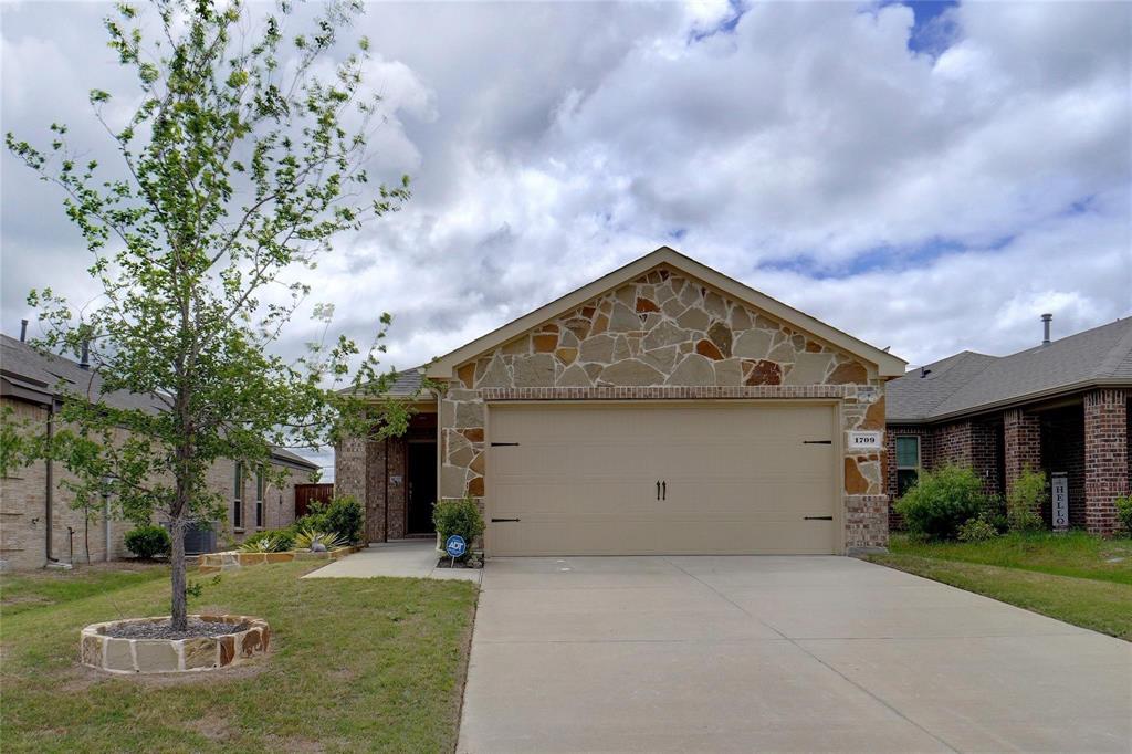 1709 New Holland Way Property Photo 1