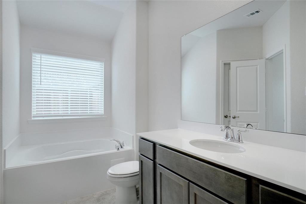 1709 New Holland Way Property Photo 13