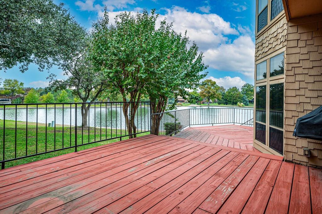 9 Country Lake Drive Property Photo