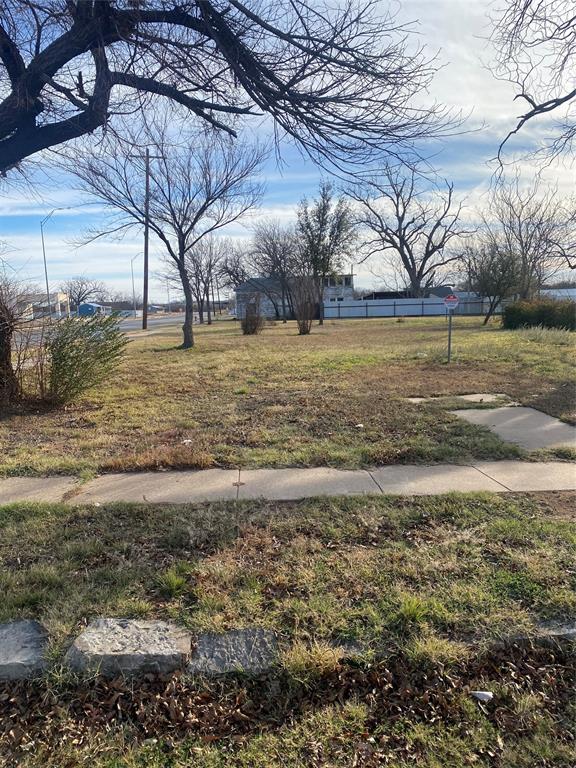400 E Walnut Property Photo 3