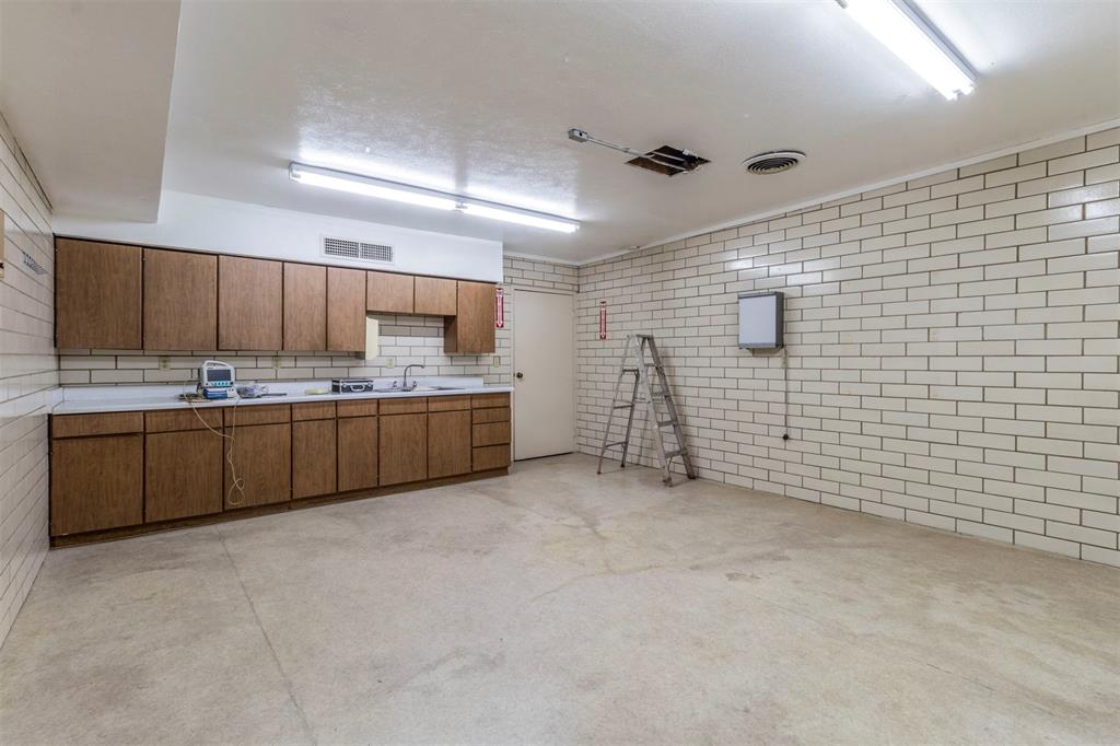 1012 W Division Street Property Photo 2
