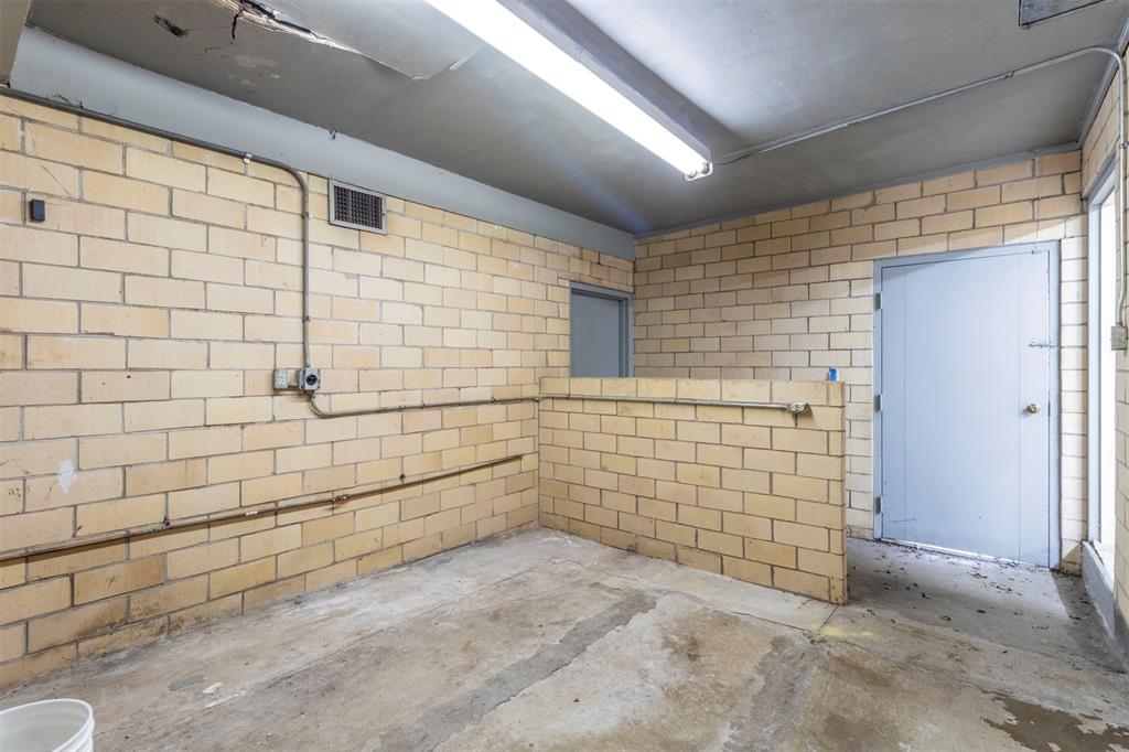 1012 W Division Street Property Photo 5