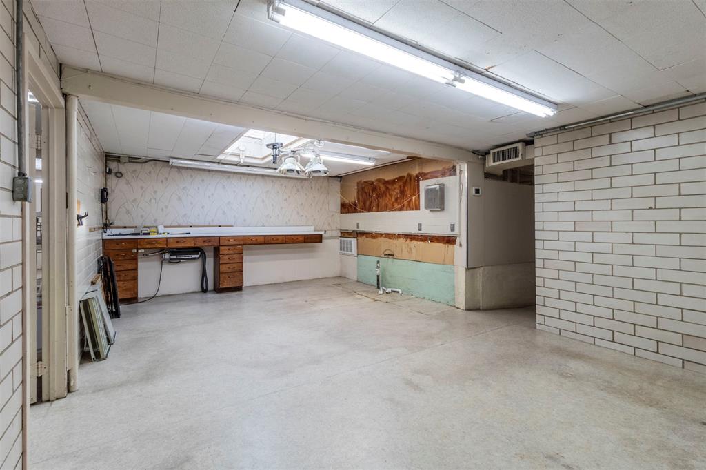 1012 W Division Street Property Photo 6