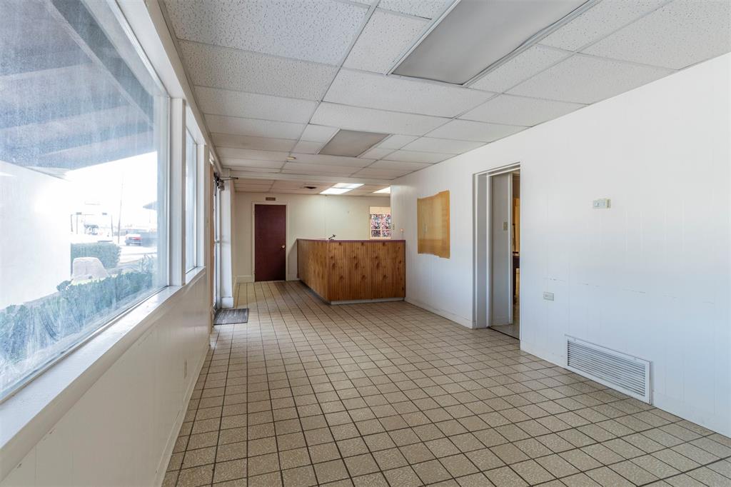 1012 W Division Street Property Photo 11