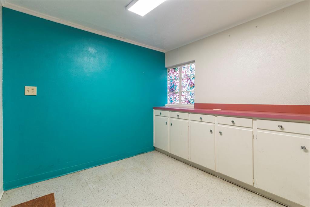 1012 W Division Street Property Photo 16