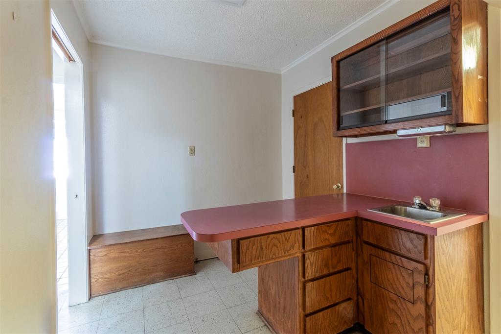 1012 W Division Street Property Photo 18