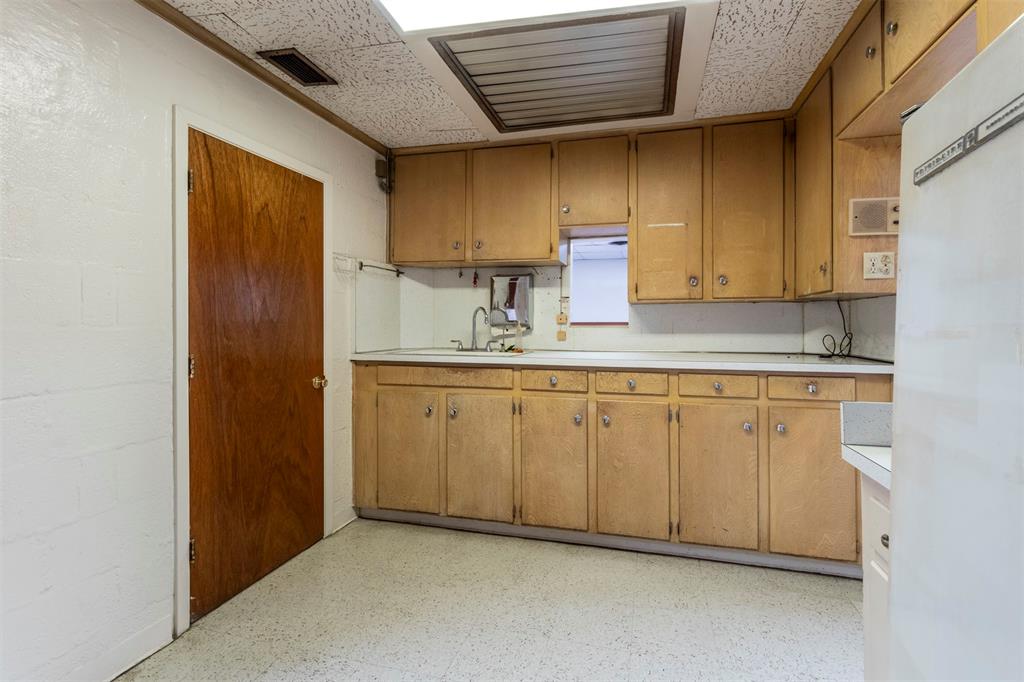 1012 W Division Street Property Photo 19