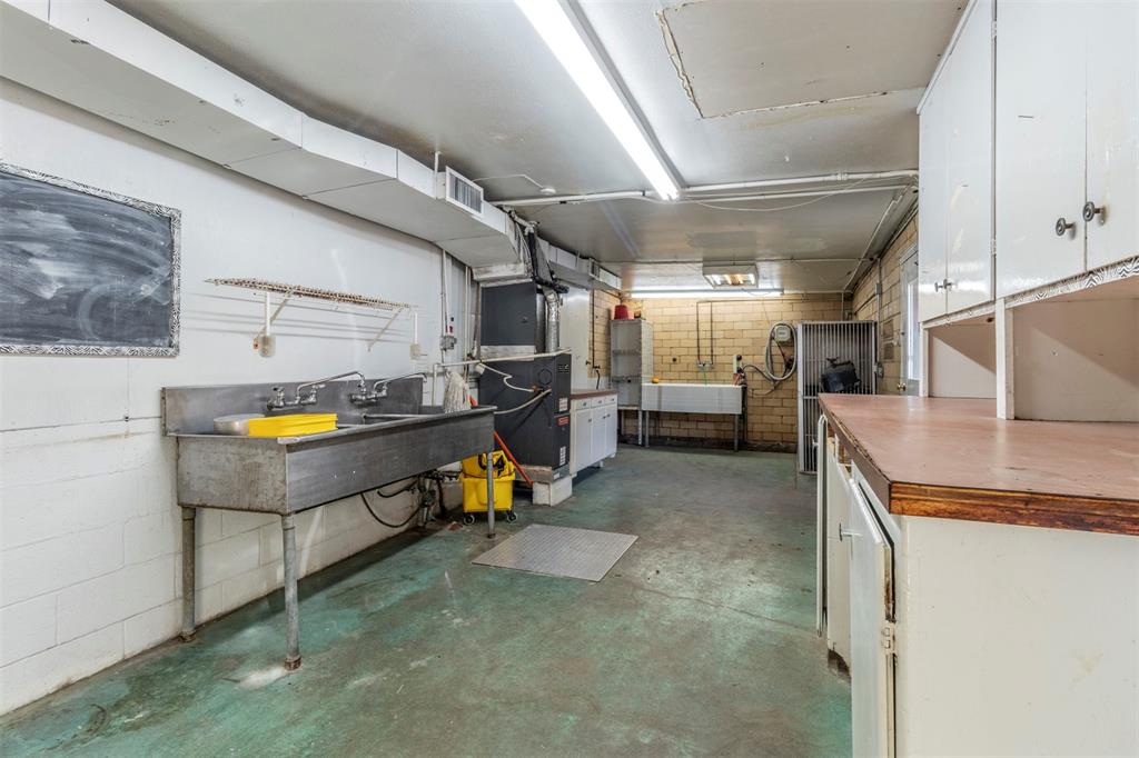 1012 W Division Street Property Photo 29